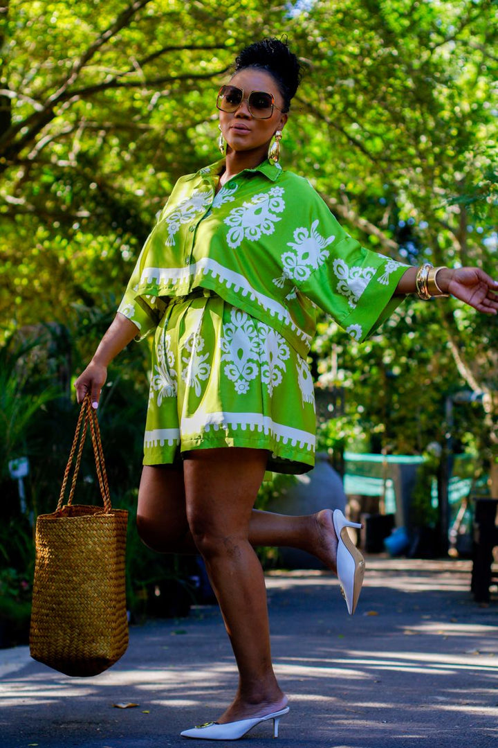 Stylish Figure Graphic Top & Shorts Set