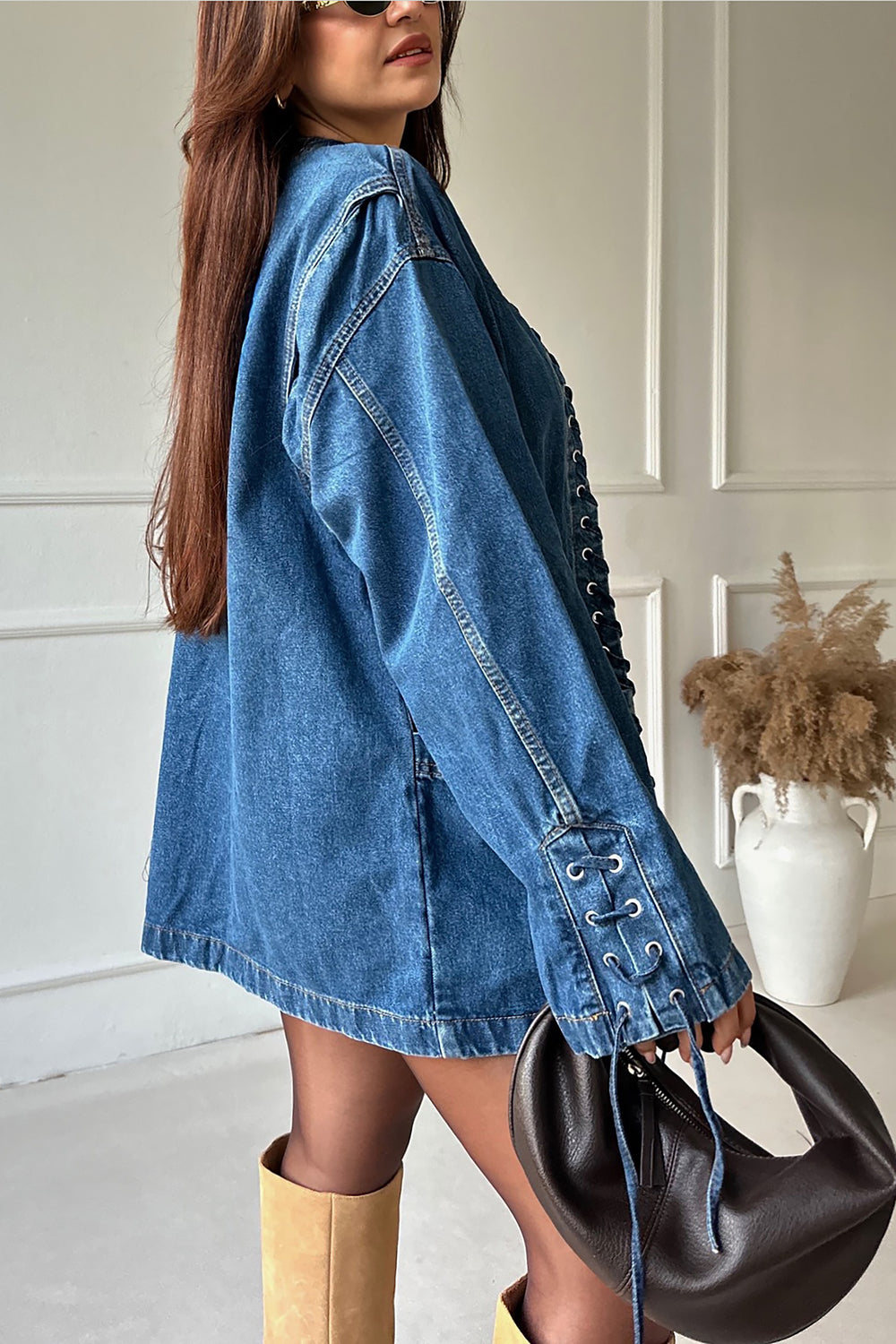 Stylish Double Pocket Eyelet Lacing Denim Jacket